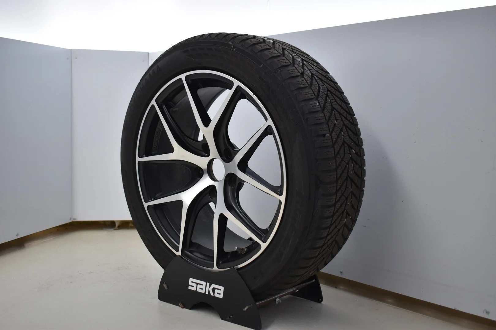 Car Image - 2AcqzMlbVcLCyTPz04F3wL