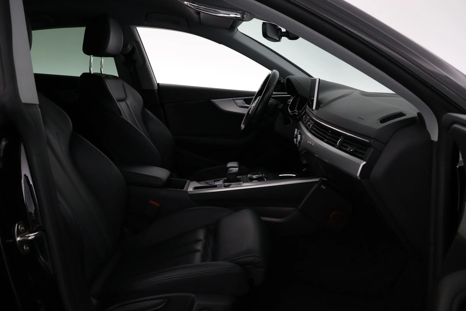 Car Image - 2zRhf1gnBGsXAWXyhfVOso