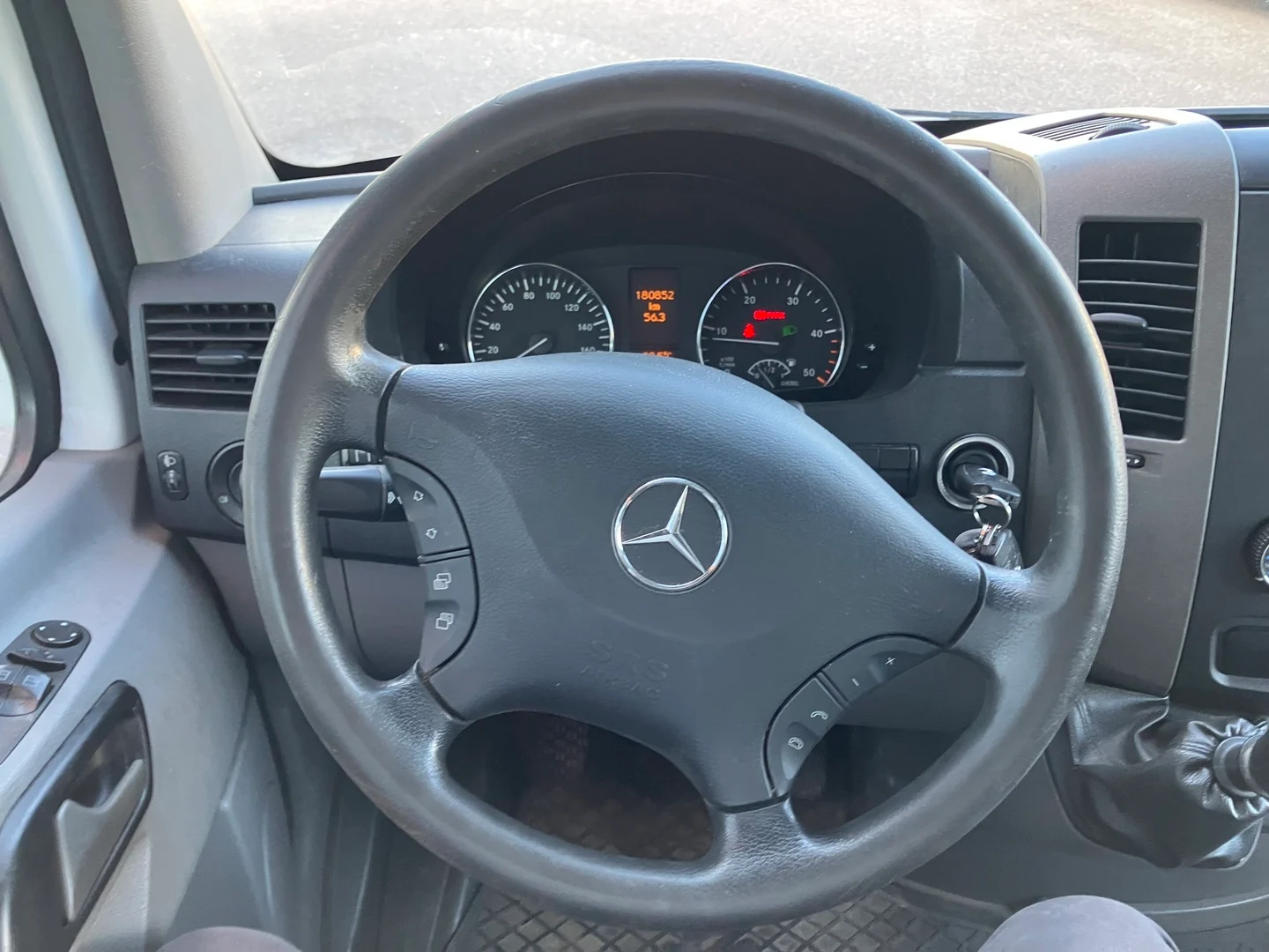 Car Image - 1vKdP1f2YLbZbfKUsz8Lih