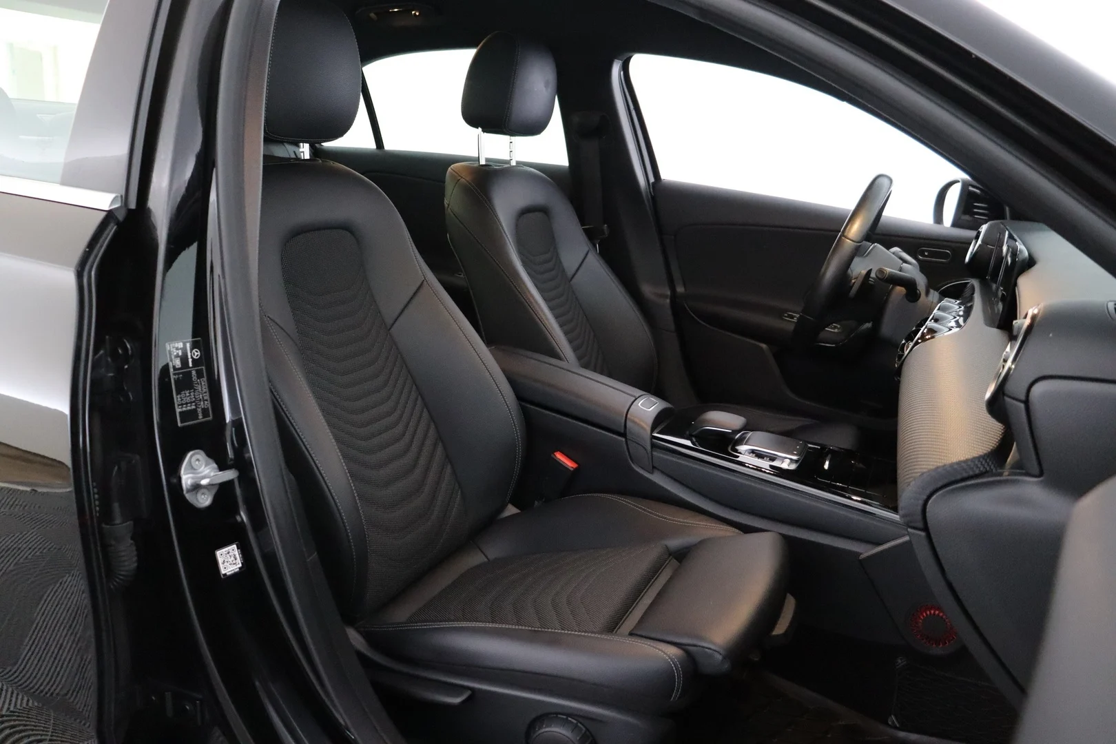 Car Image - 1AJWptYGq77wBgRpF1JJHC