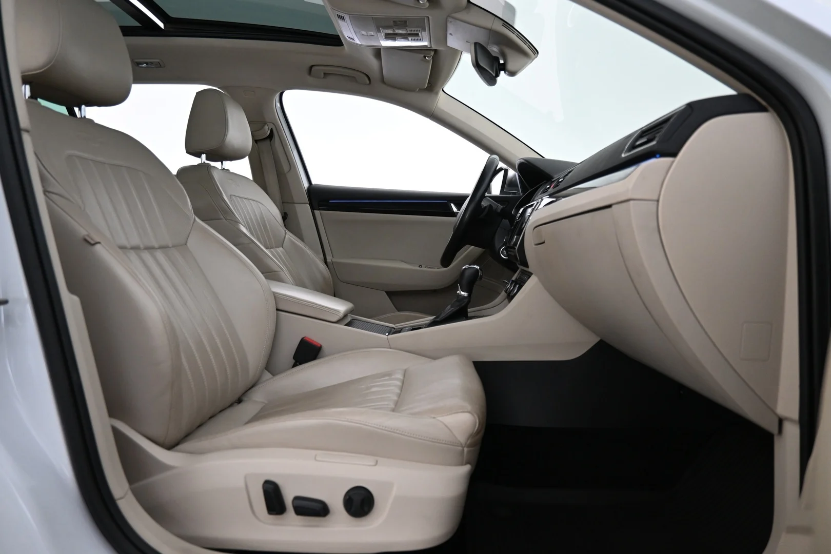Car Image - 1OH9ZvhYfVXhF1khirKzEz
