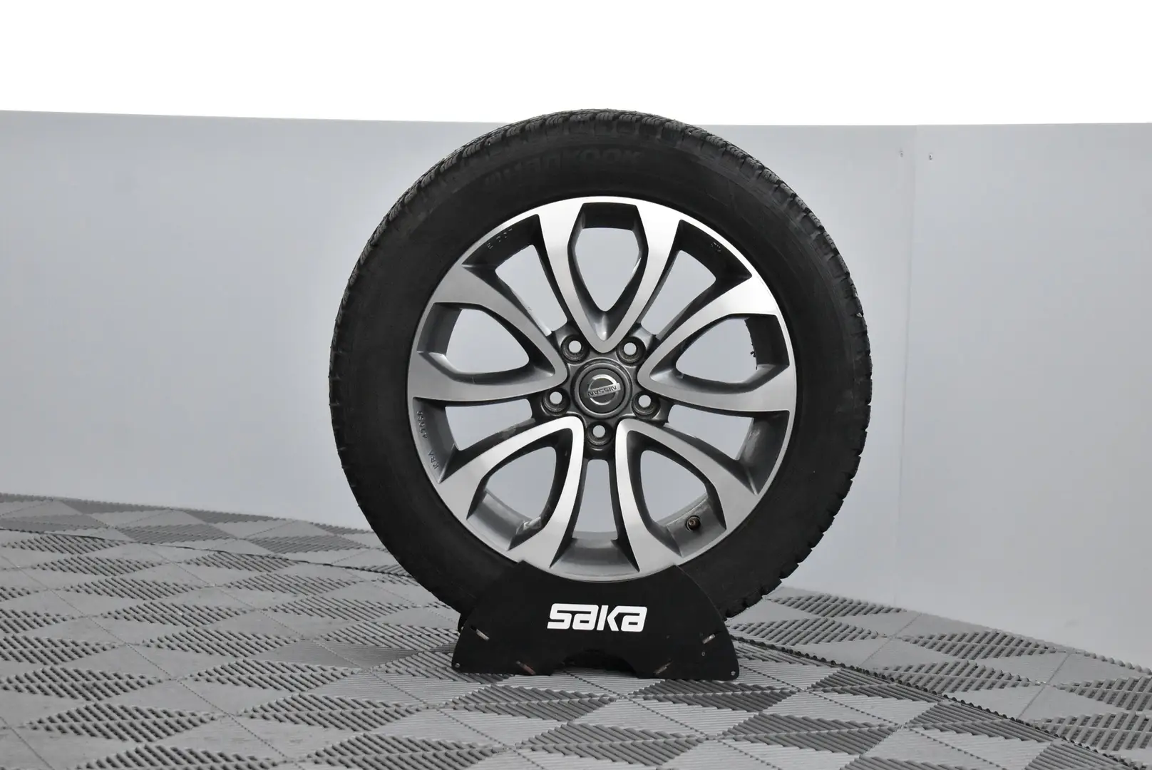 Car Image - 1NB5tT5LE3w6Bx8Eumqs1T