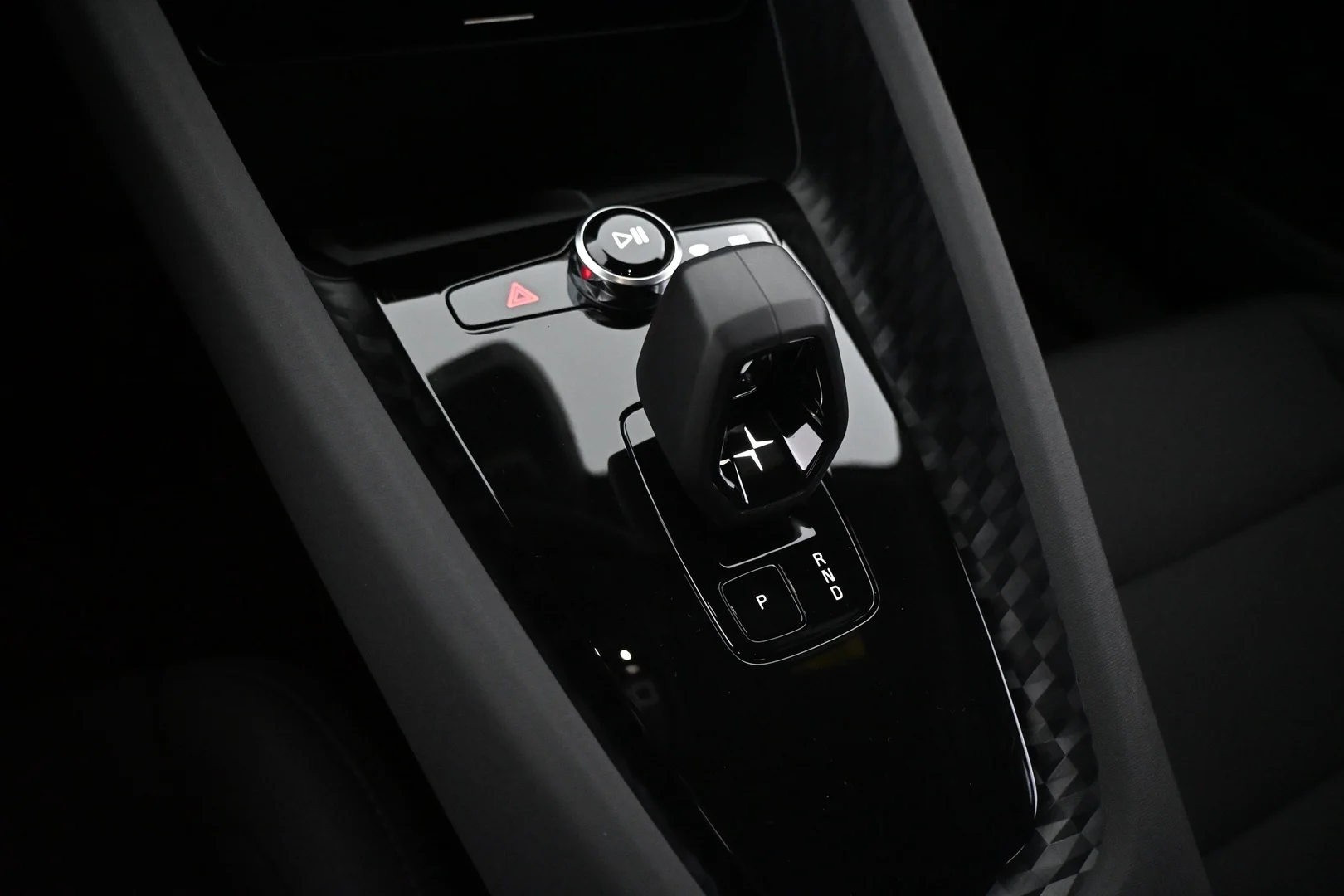 Car Image - 6RJY0RWjSArea1t7BtKLMz