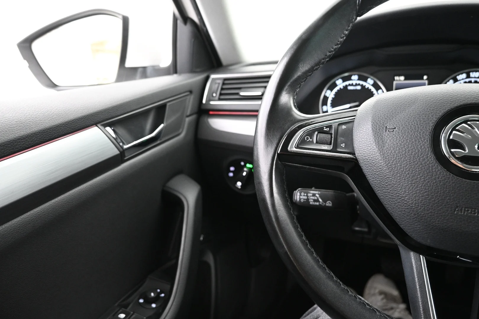 Car Image - 5j9uRxQ9IPiWzGhajdBg4W