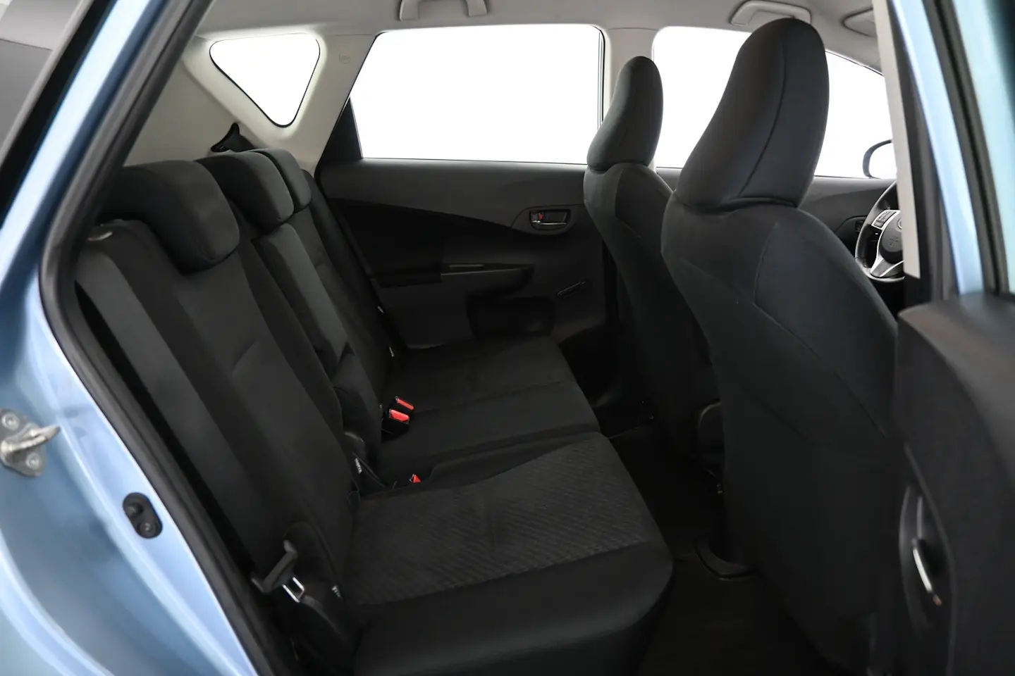 Car Image - 102m9H8HpcrtDeaxpiWeiK