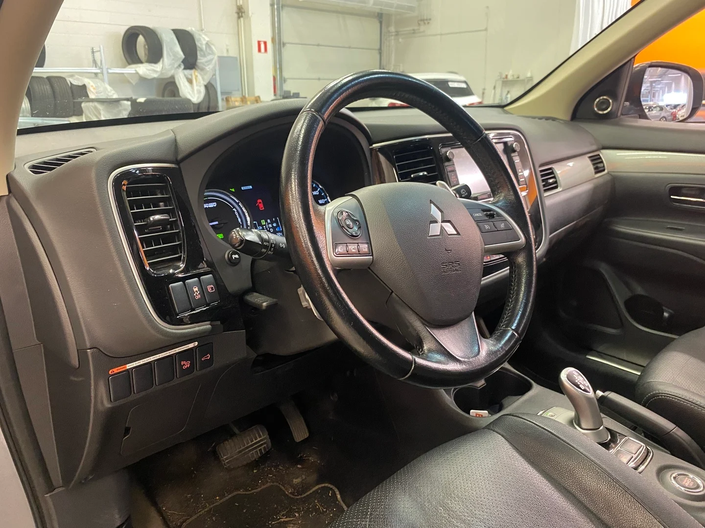 Car Image - 2IoT1PhD5C6EhNiUlXQgkq