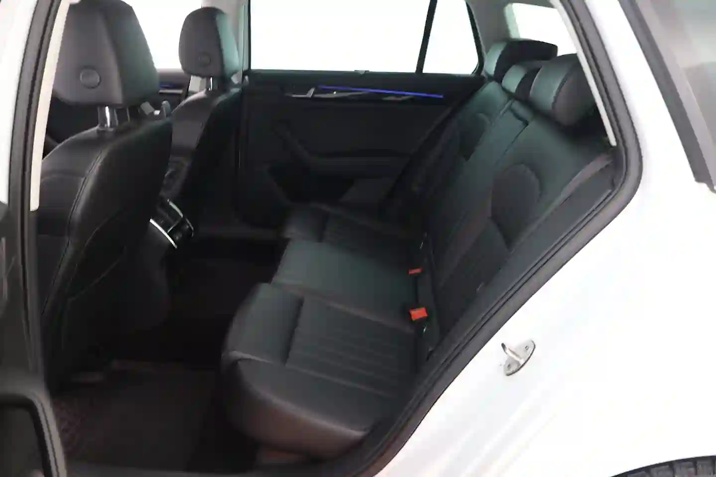 Car Image - 3Xb1gfBH5OfUhDmUNXWZVn