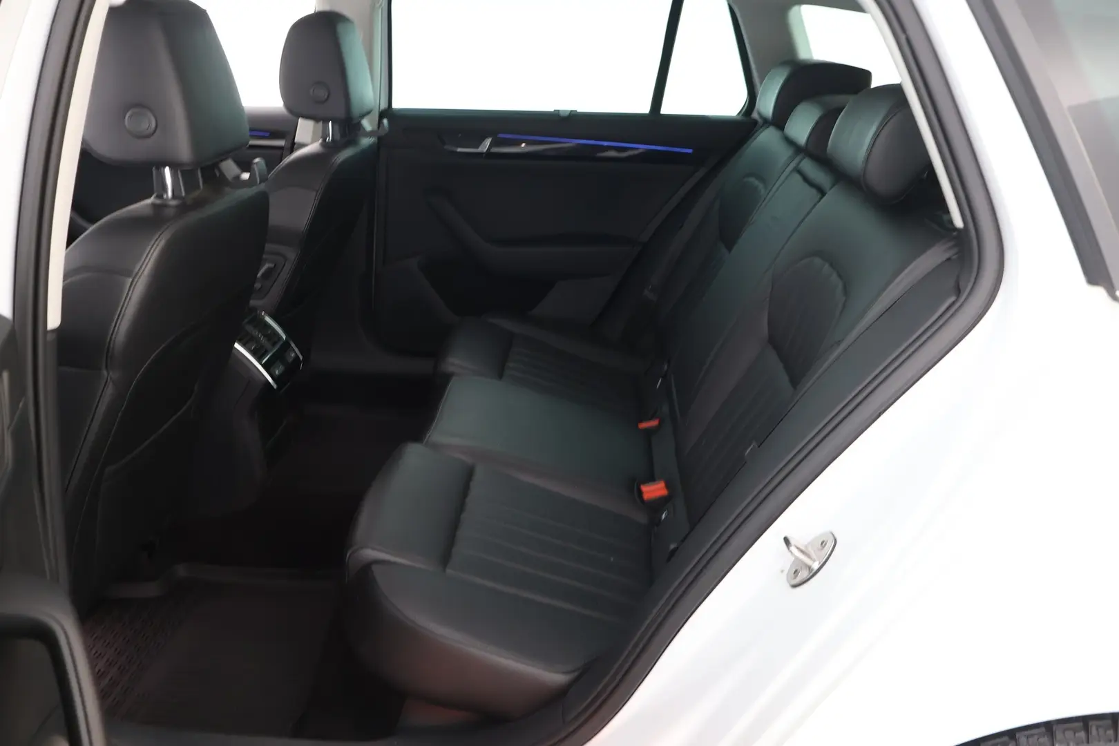Car Image - 3Xb1gfBH5OfUhDmUNXWZVn