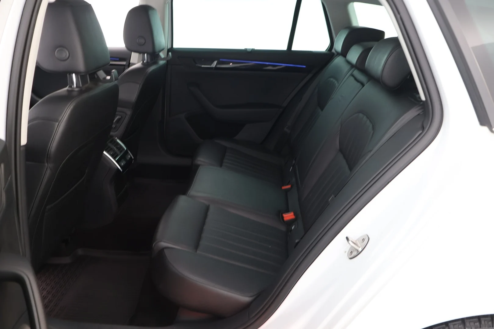 Car Image - 3Xb1gfBH5OfUhDmUNXWZVn