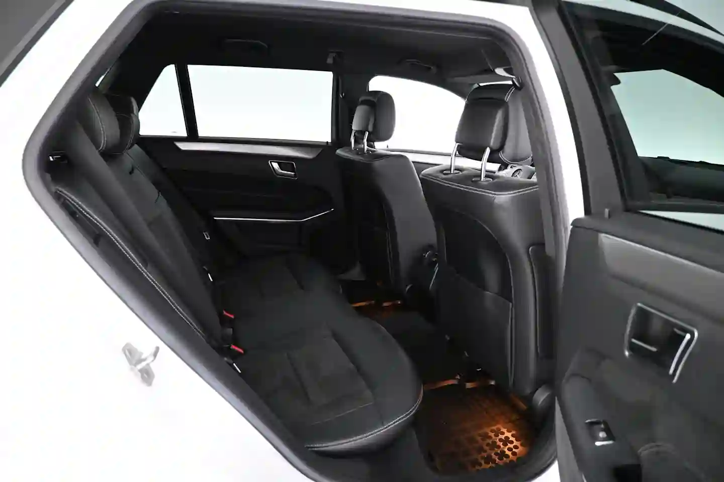 Car Image - 7bXLO9KgWYzr4WUhhiKOf9