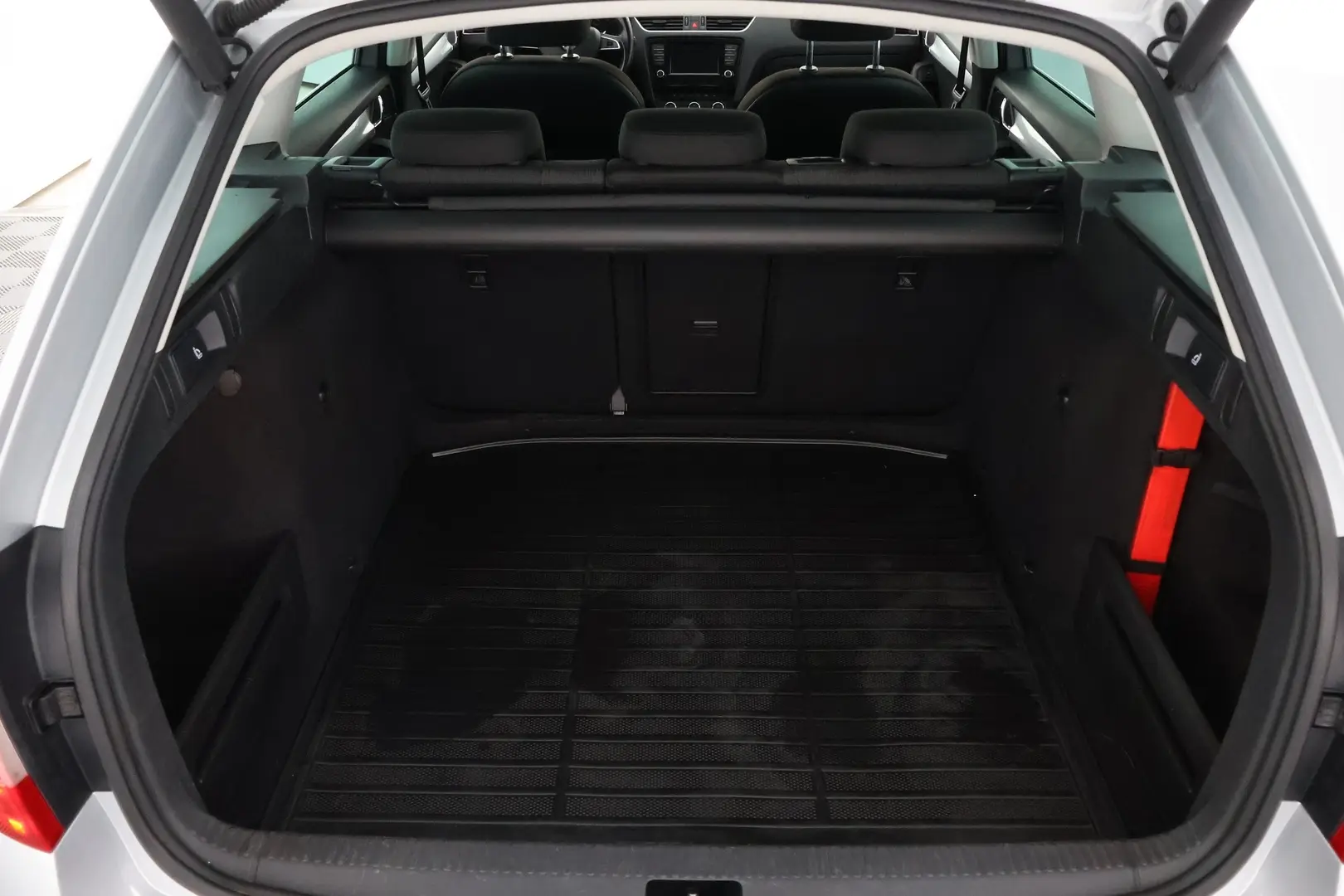 Car Image - 7lvVdkC07KkZ9sUmuseCSF