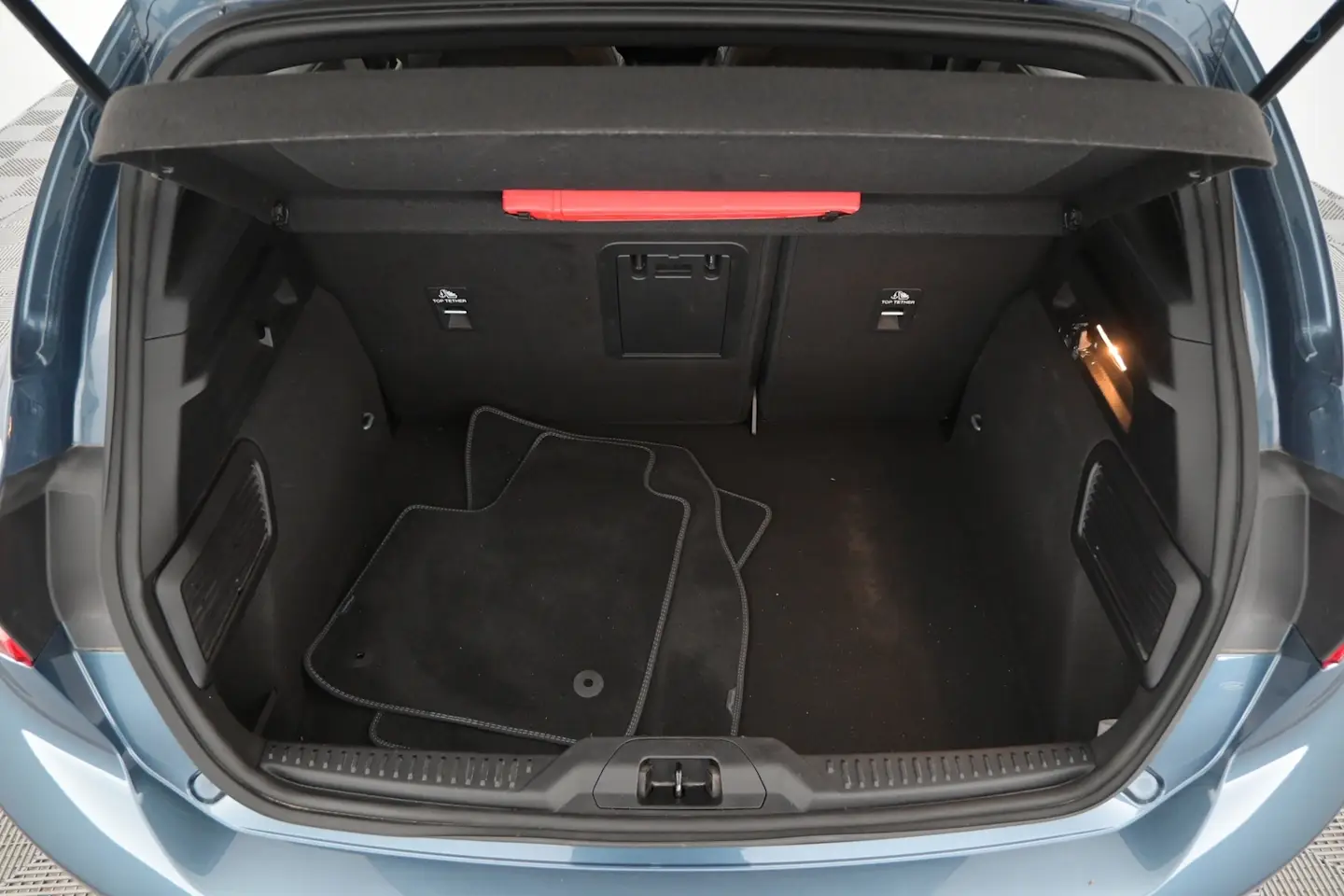 Car Image - 2CvCS2wbScC4PDi1JVhzZT