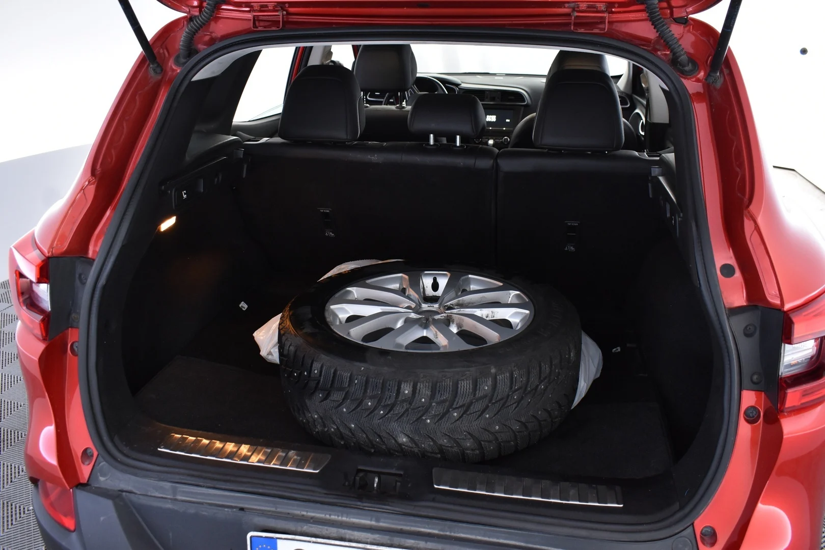 Car Image - 5z6R2mKQ9qMwdR6XVxi52C