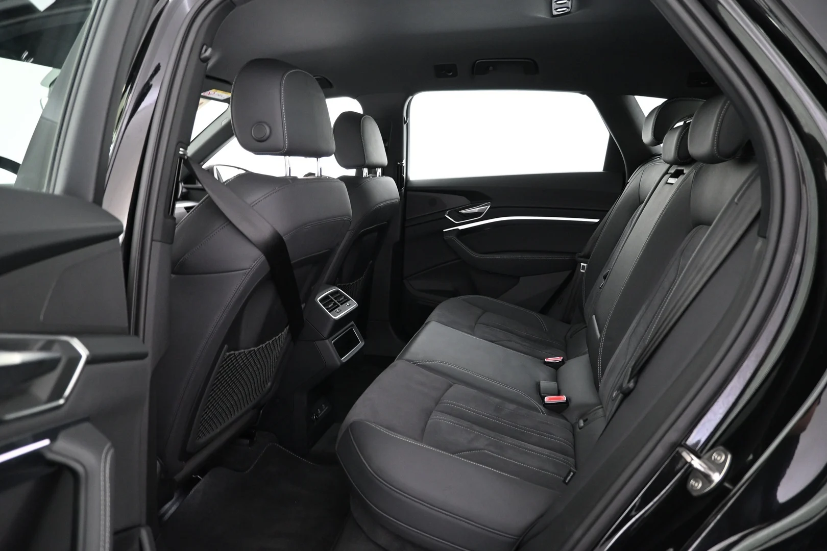 Car Image - ihLIXPh9pOvWQVWaDmMEc