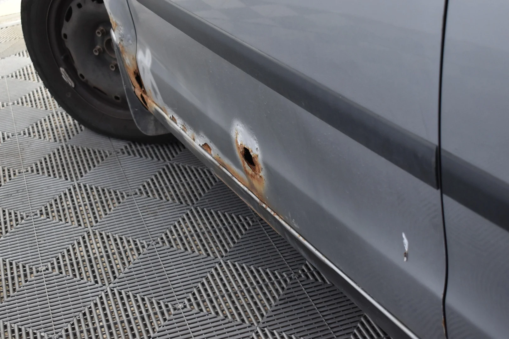 Car Image - 5a9lk8zBxI17g96dUKQHrw