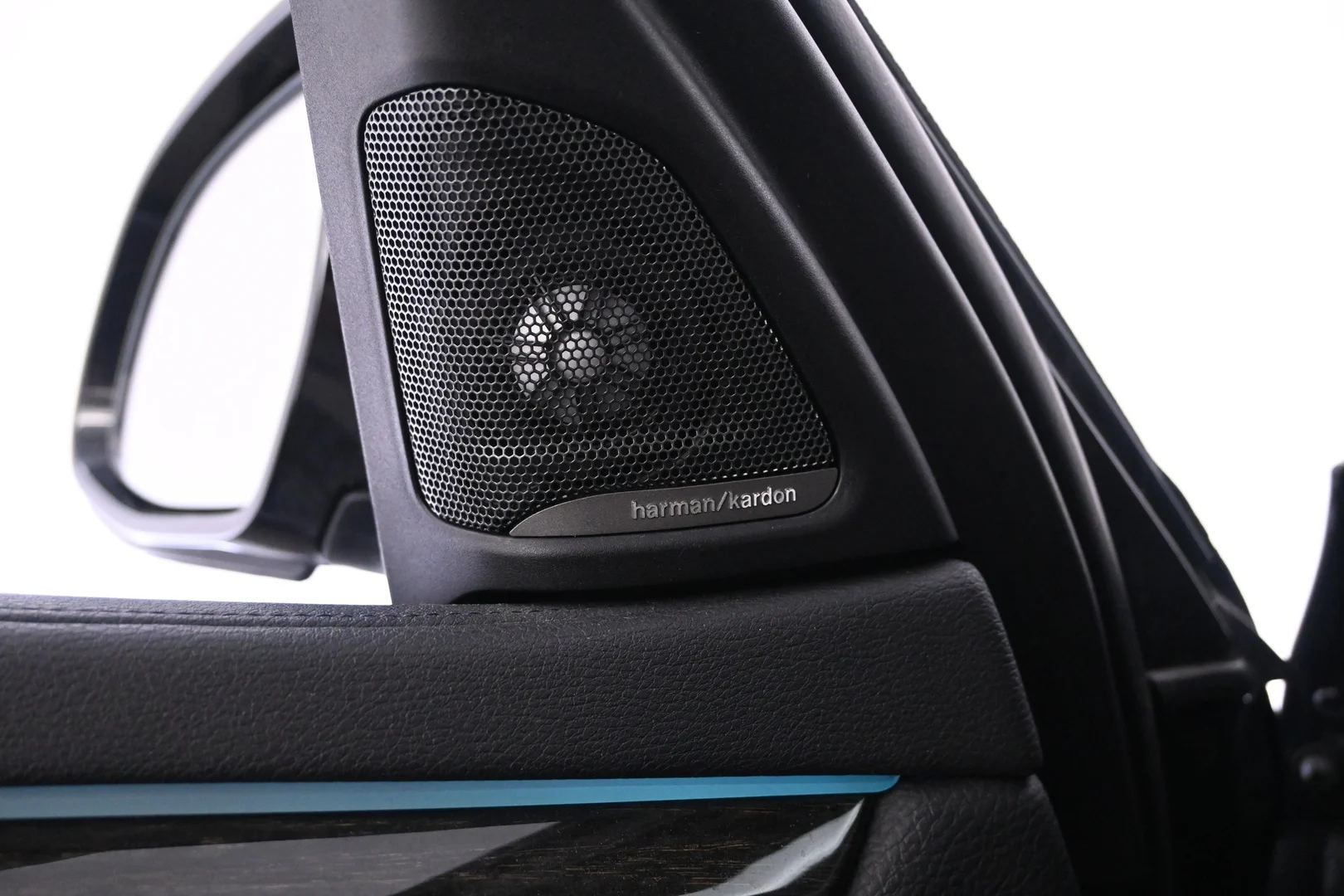 Car Image - ewMzndQmoKvT5w8WVXoIM