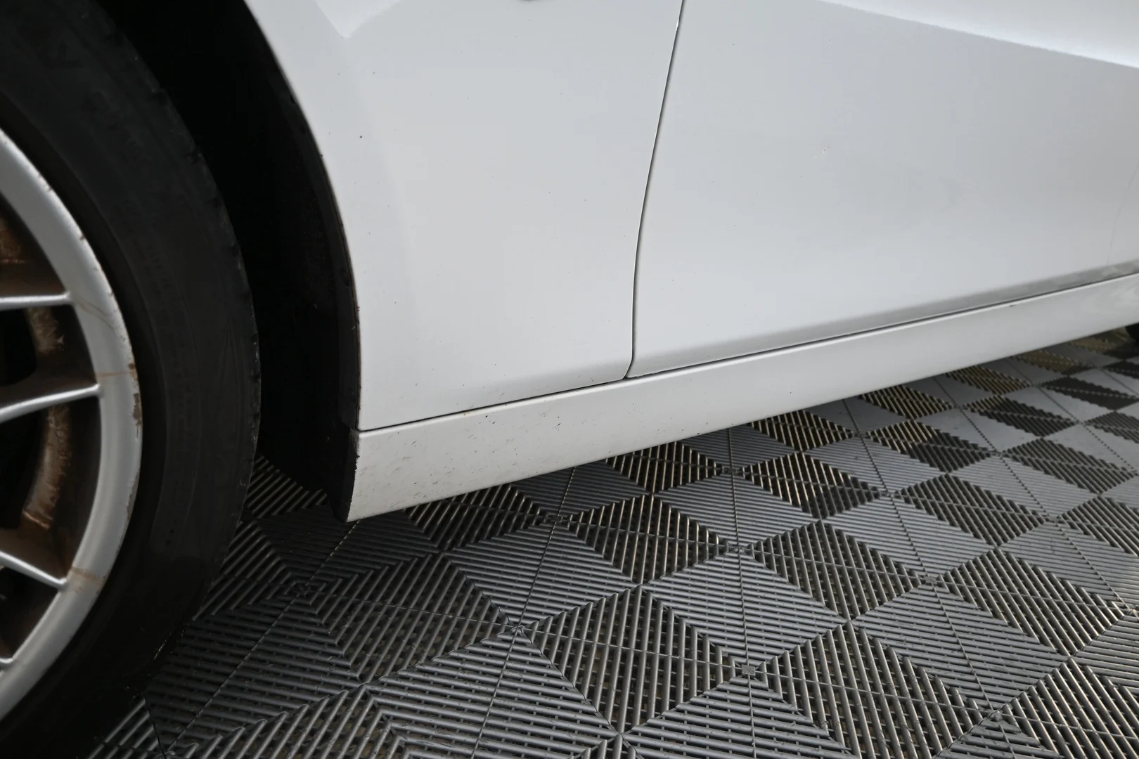 Car Image - 2Nxu3iKaGWjr40NLxiM6di