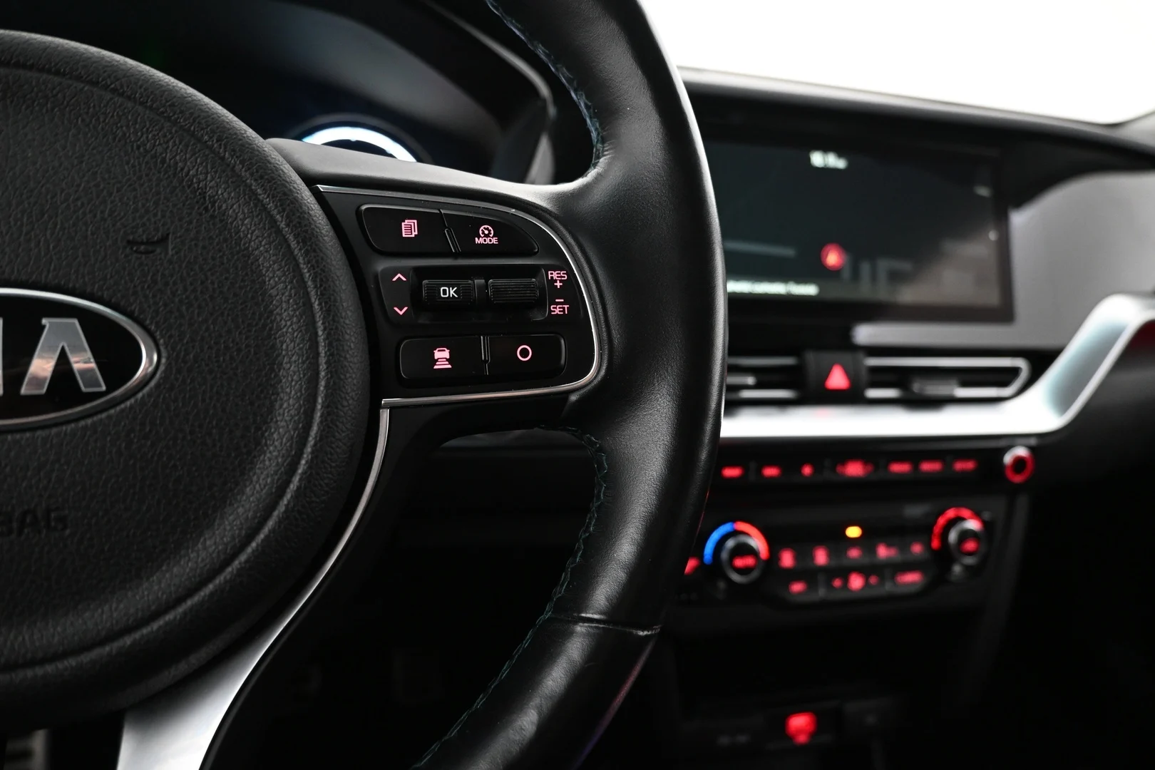 Car Image - 2ZgxaMWiTb2r2sx26KIPHe