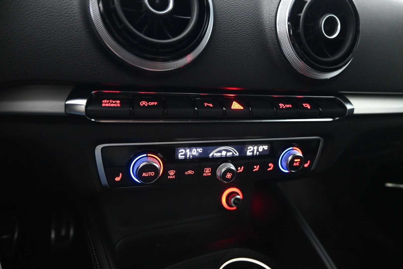 Car Image - 4TCGrmu8foEv892vpM3z92
