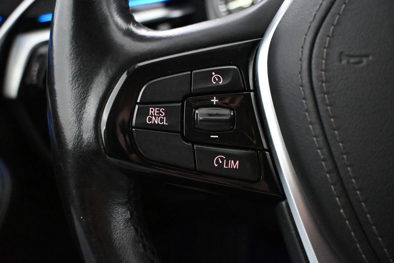 Car Image - 2jdAOwslVd7f4Yy0W3wvpM