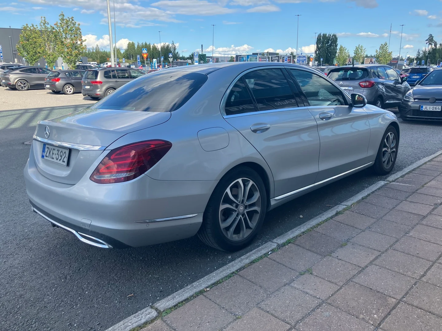Car Image - 6gzZShCxRx6GvysKrK4c0z