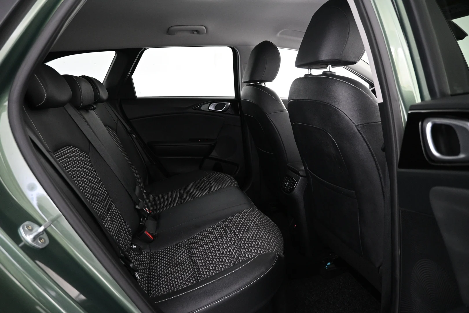 Car Image - 7lYoRTIzRgFmbeWvzYjFm5