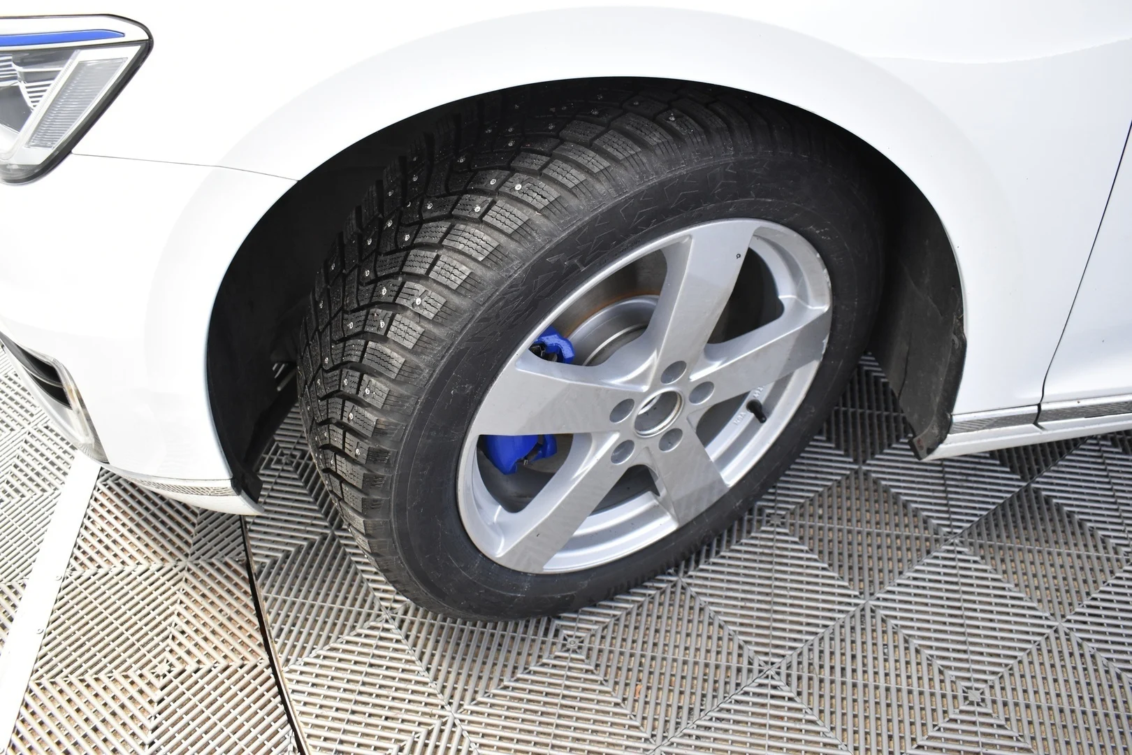 Car Image - 5i960kutzkhLwMeN230bsf