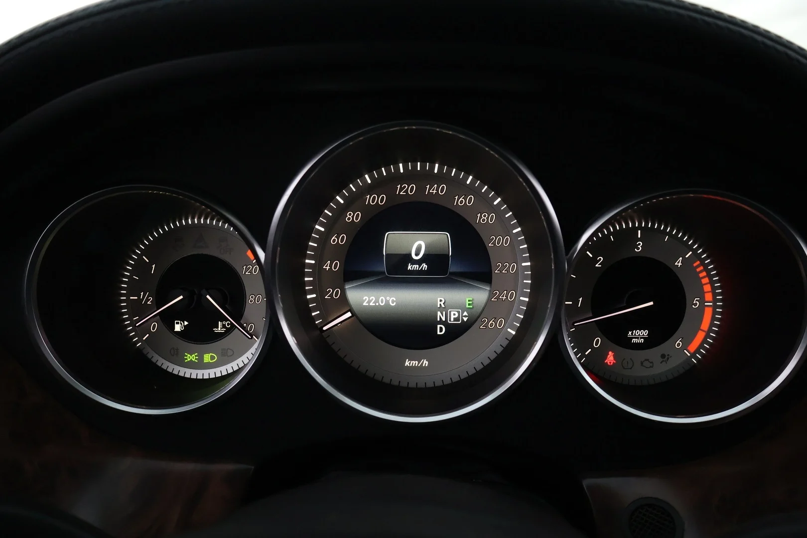 Car Image - IWH01pl2ke73DD8hporgu