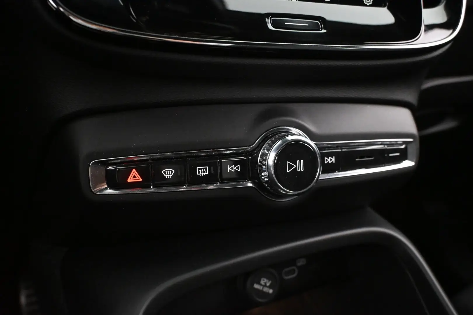 Car Image - lFNsjZot8TnNwpbwEIuYz