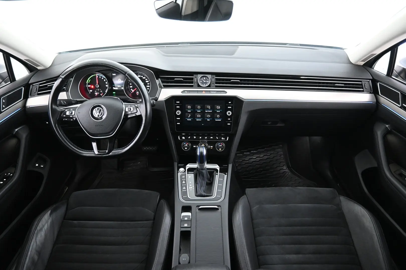 Car Image - 3Kfiu7oIfEuxYT8KgYBhAZ
