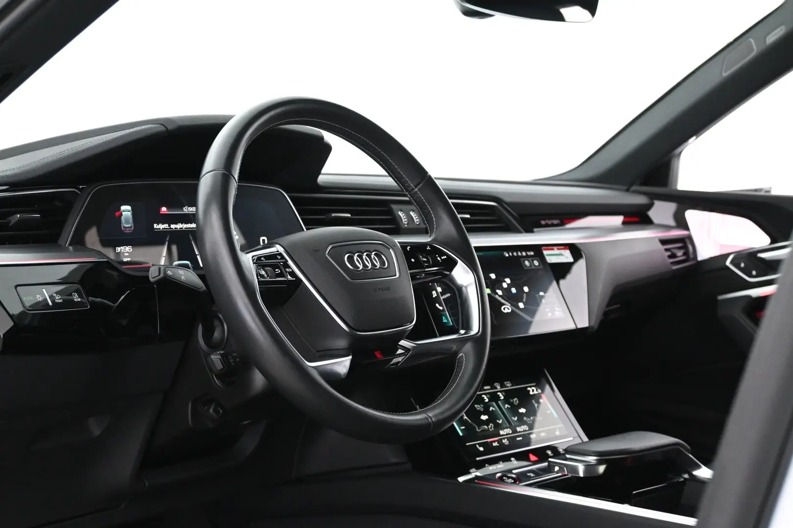 Car Image - 6E8VGmBzF9pgoyVEpYvRcu