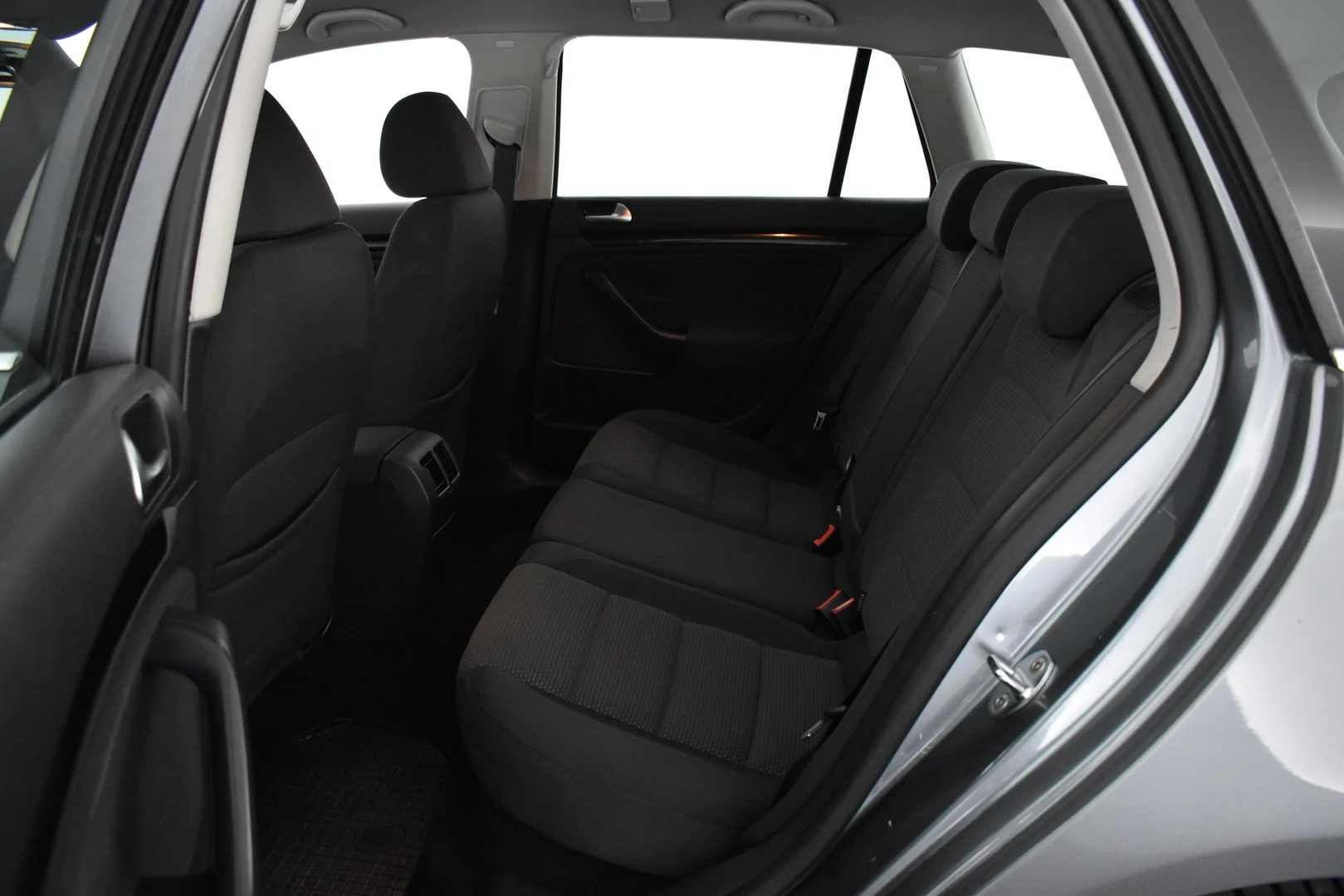 Car Image - 1ABy5eIMUFbiKV30ewBr7k