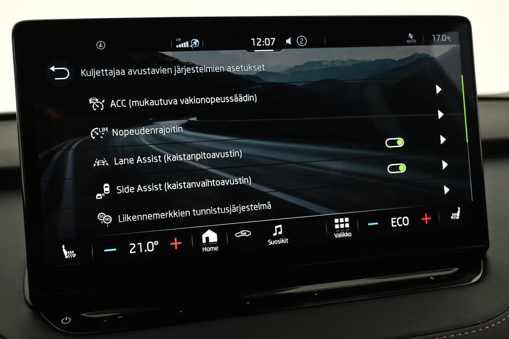 Car Image - 67f0P4Cwi2clHJnZLfDdLN