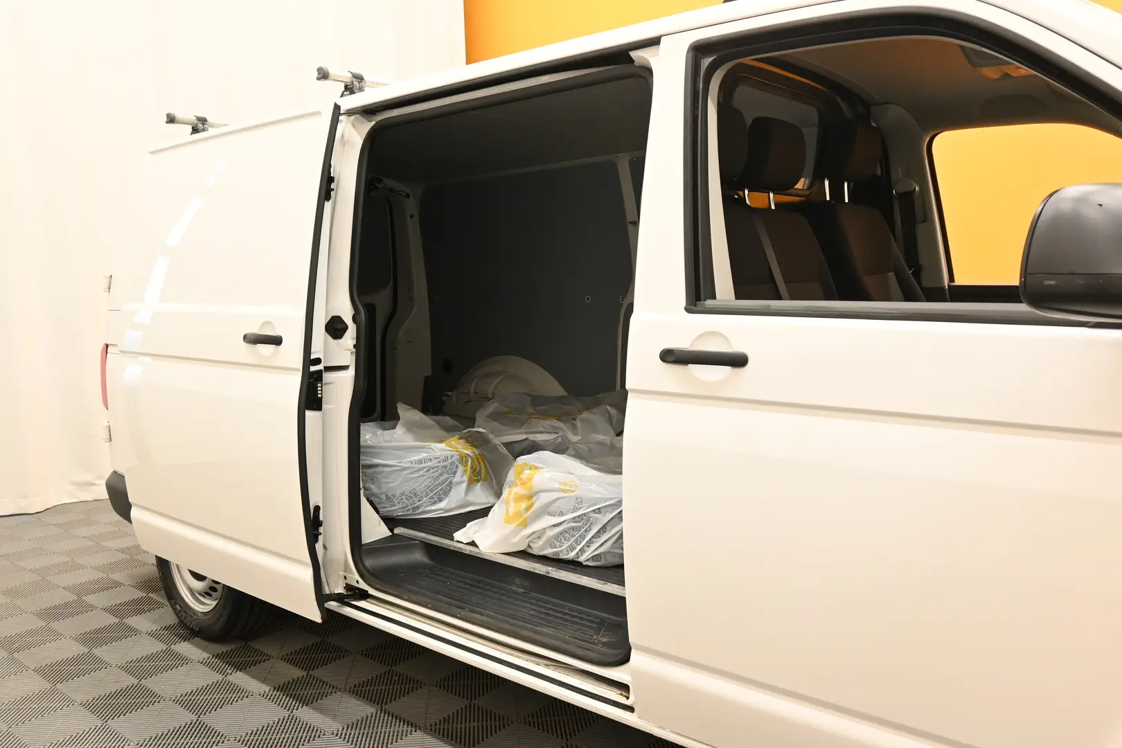 Car Image - 5CSUaYqk2ekdVpVtavY8Z2