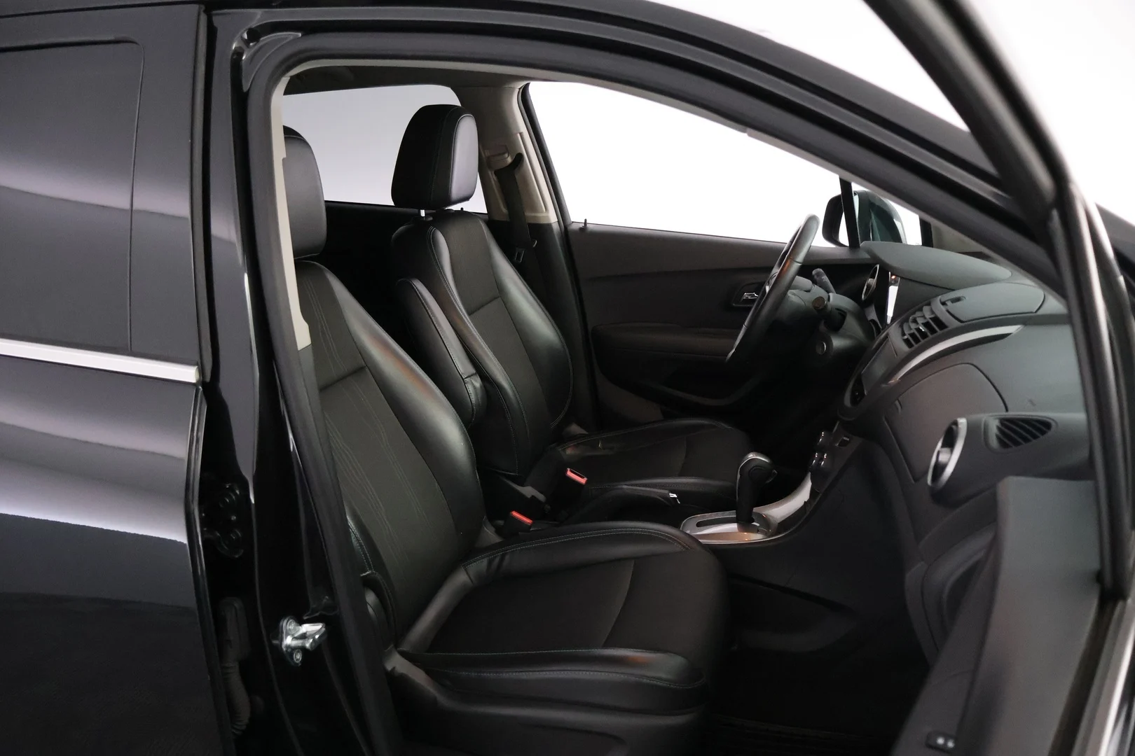 Car Image - 3yjVzNmhzm6o9k94Efhlq2