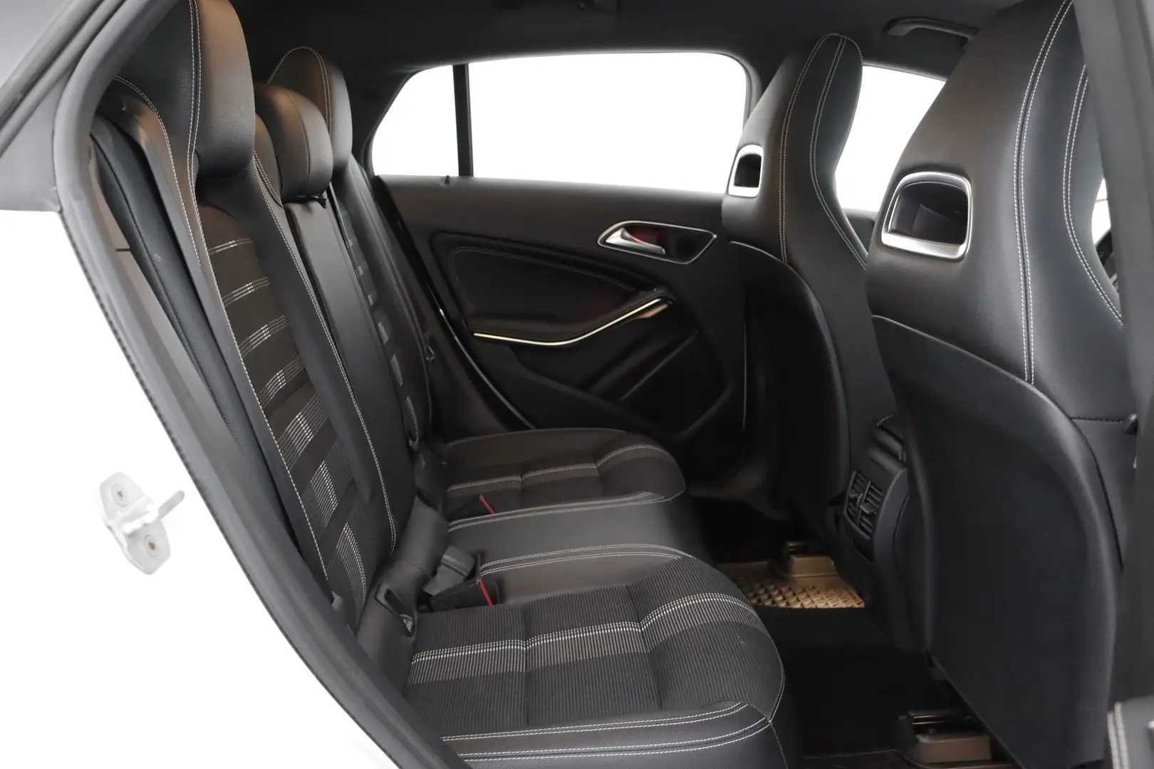 Car Image - 28N3zLliOwgYP3pCC6ozAP