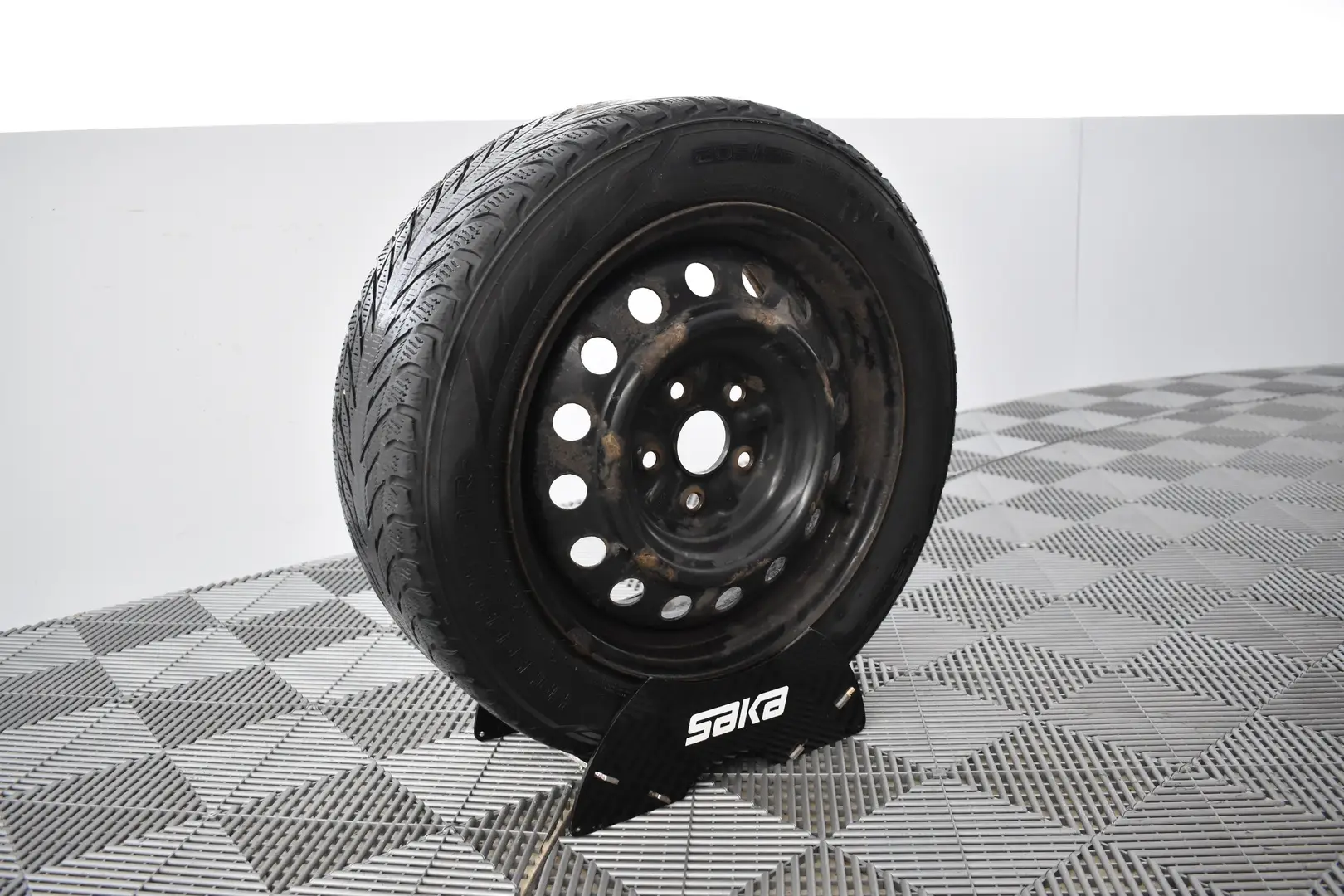 Car Image - 6NNY2N0V1bQ5Jy9XKRCxg8