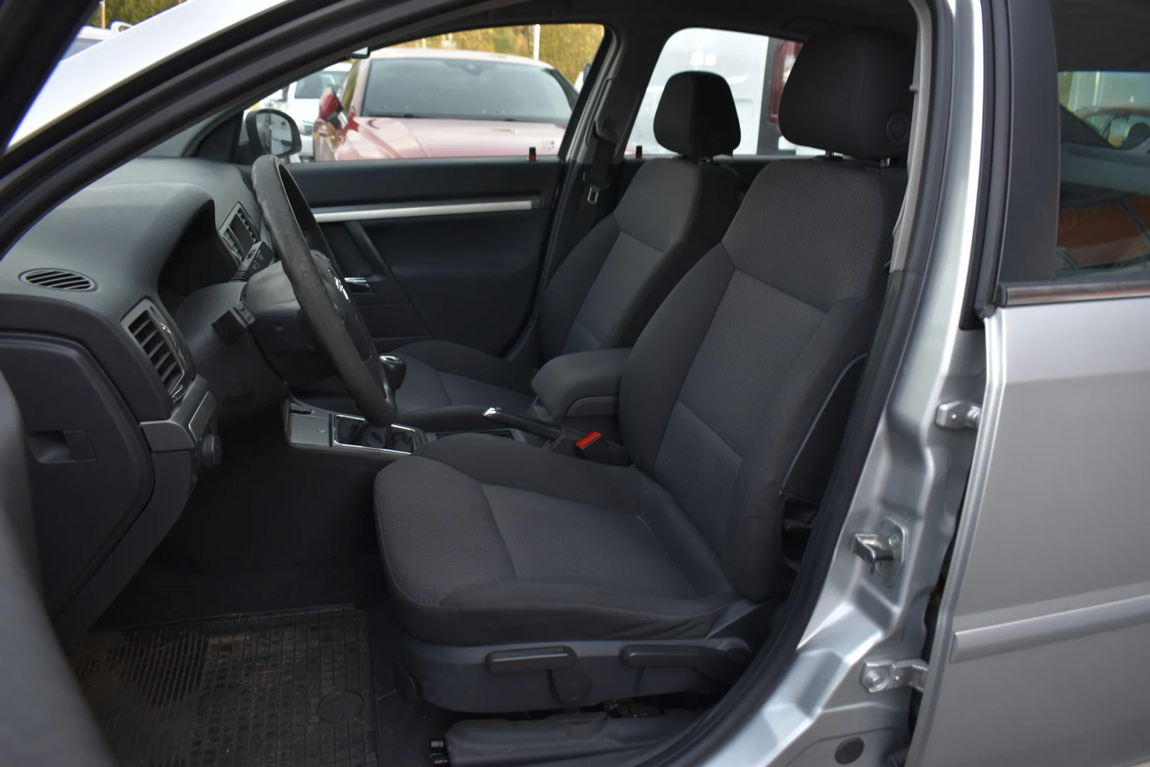 Car Image - Q9dK3XQl7aCYzATcJKQxc