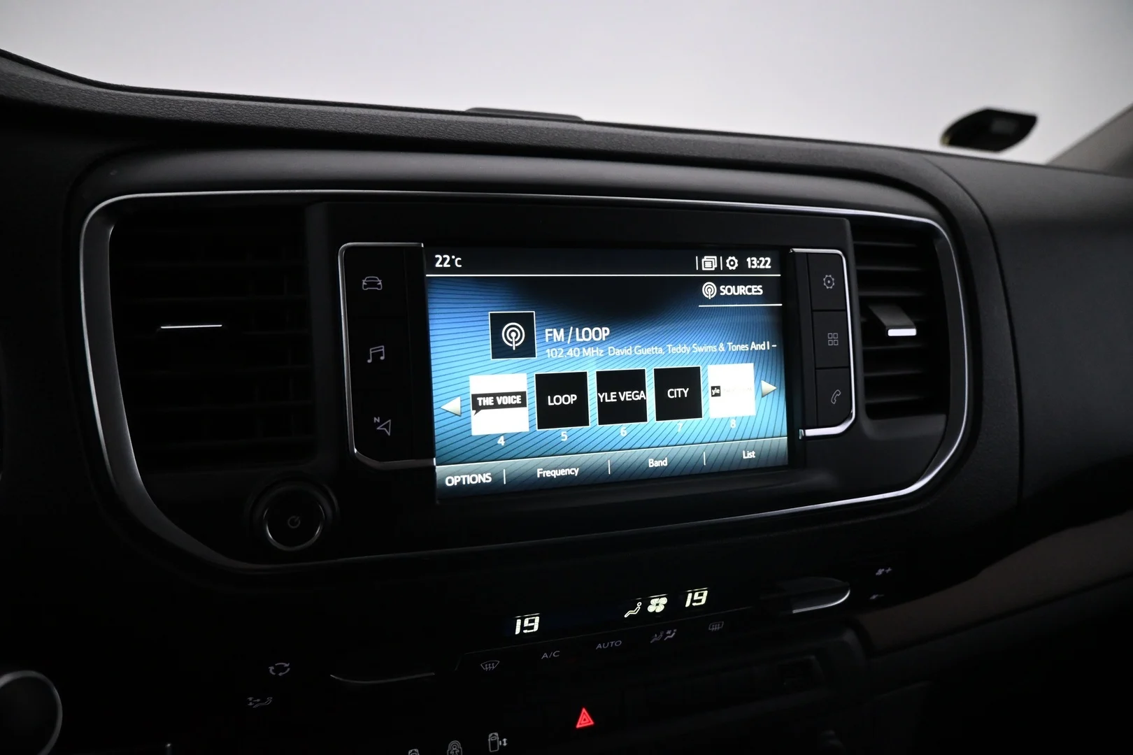 Car Image - 3iaCqEc7MrxJRVo2mOpnrD