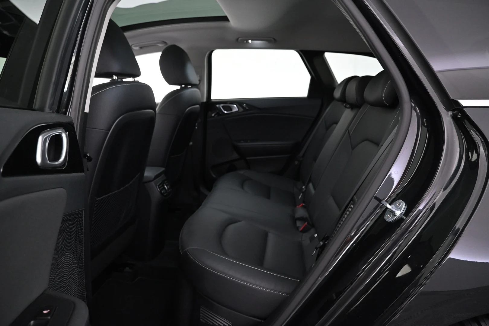 Car Image - 4hMT0KRBMiB6LQ3gkRXf9J