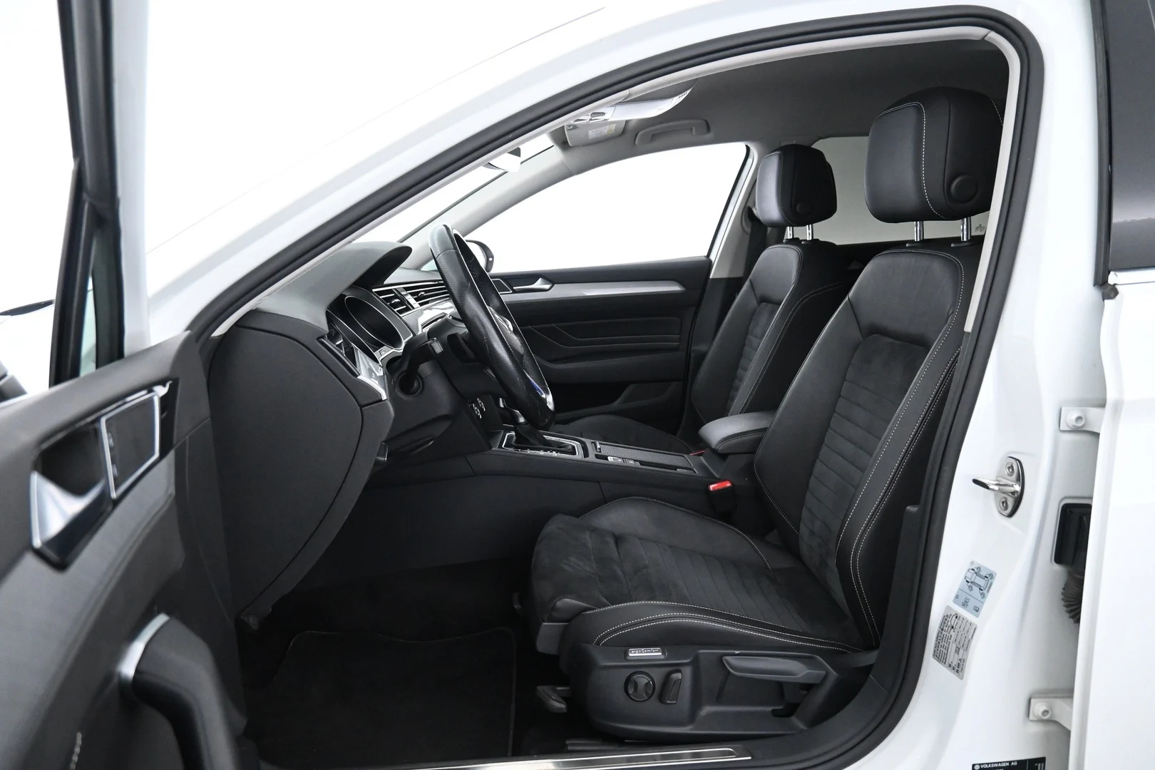 Car Image - 3ZcTS4GAyuLLJl7HdsAbTs