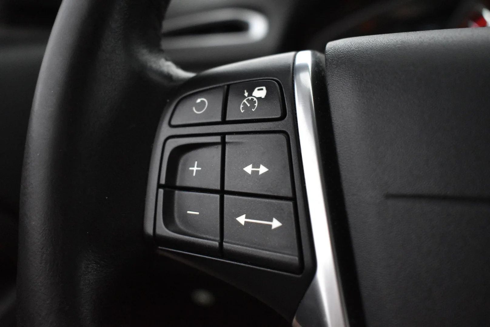 Car Image - 3bDXq0dlSk3Kzs9GpvJZn9