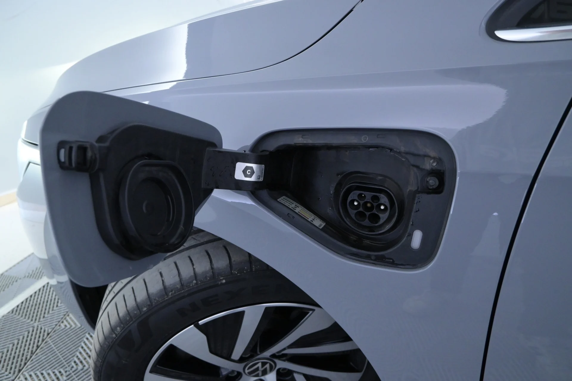Car Image - 16uVDu3JnCeMyEd1AKSDve