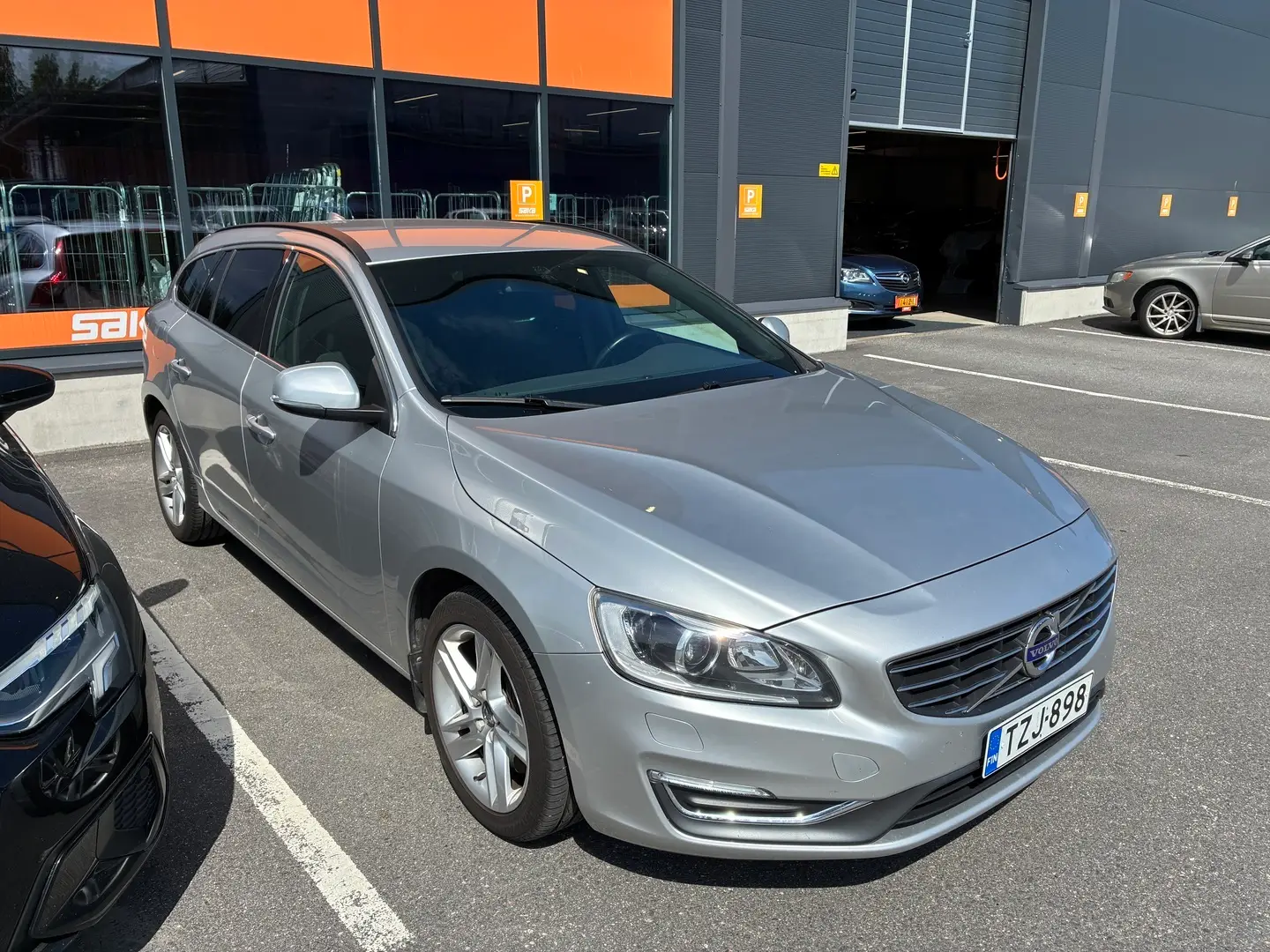Car Image - 22S2LVISUH4Dzr4PkqtDE7
