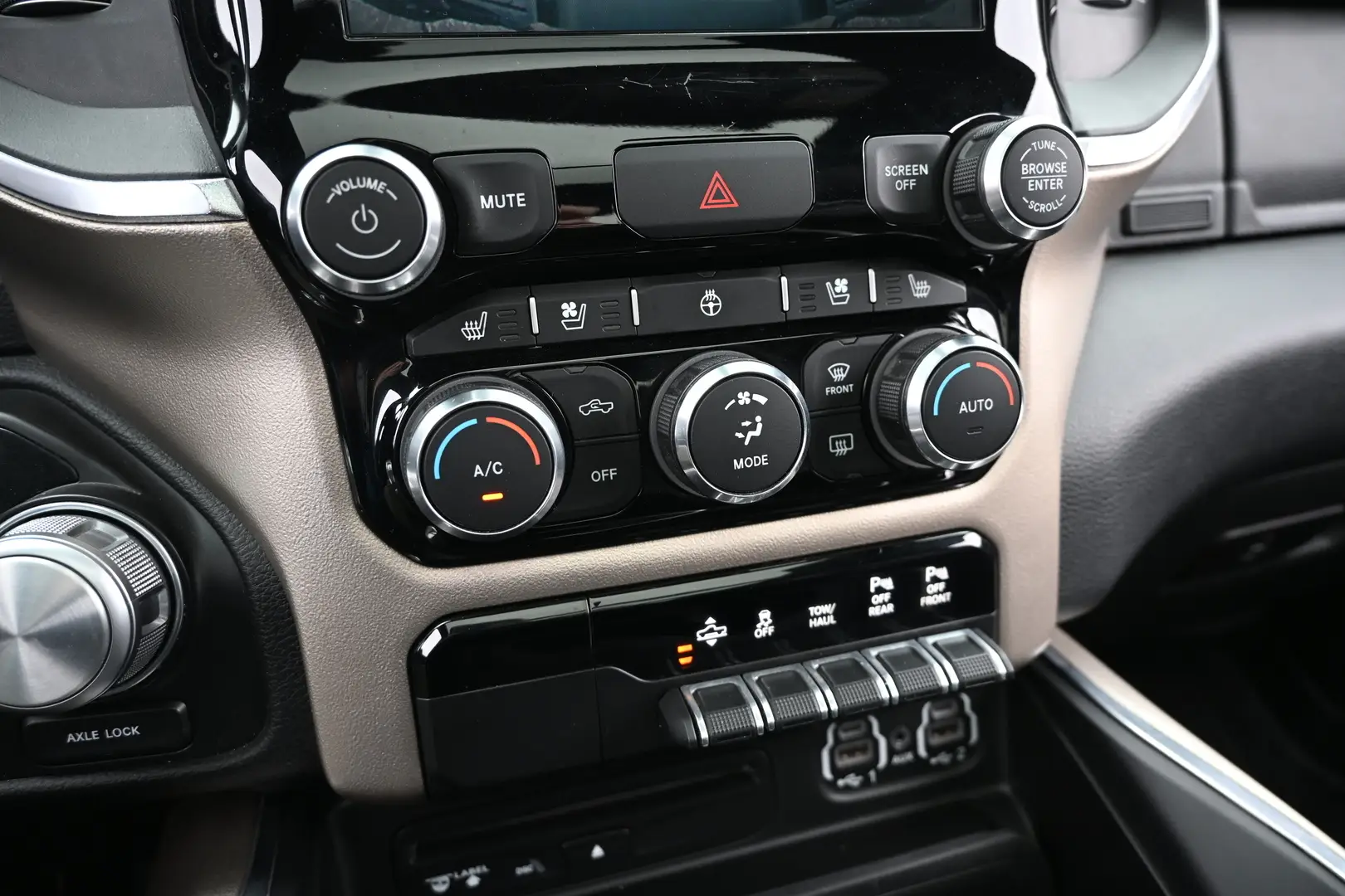 Car Image - 26WSk6kyeyvDoexXqyZiEj