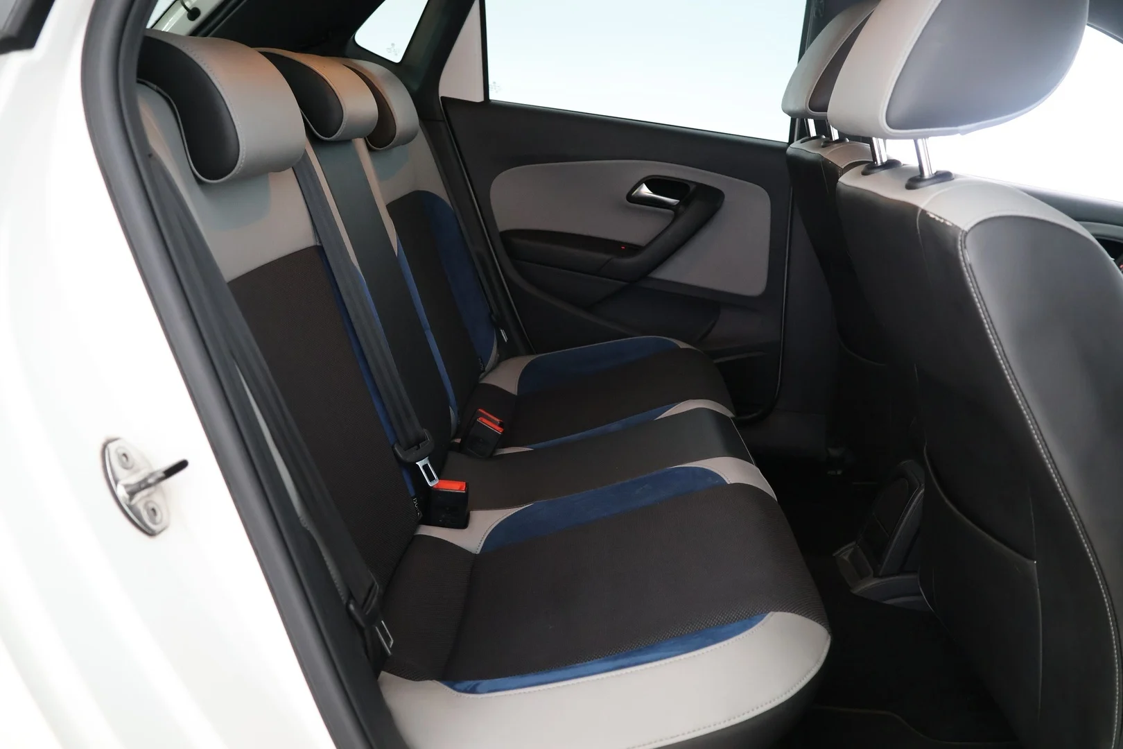 Car Image - 7DmUccrRgoLY32uGaYodFj