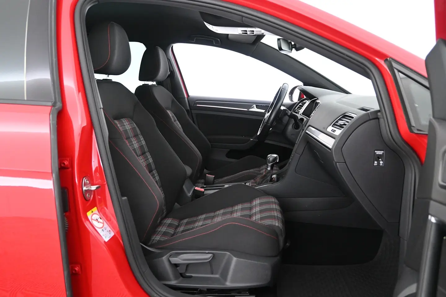 Car Image - 79ES0kRZegDKgO2vshMvrA