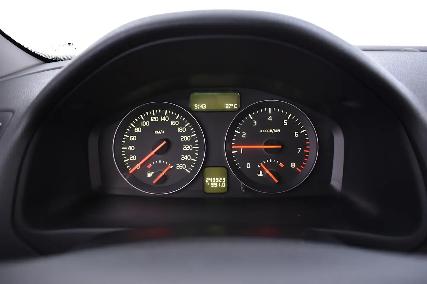 Car Image - cjaL5d8EdaRo0SfDm6rrr