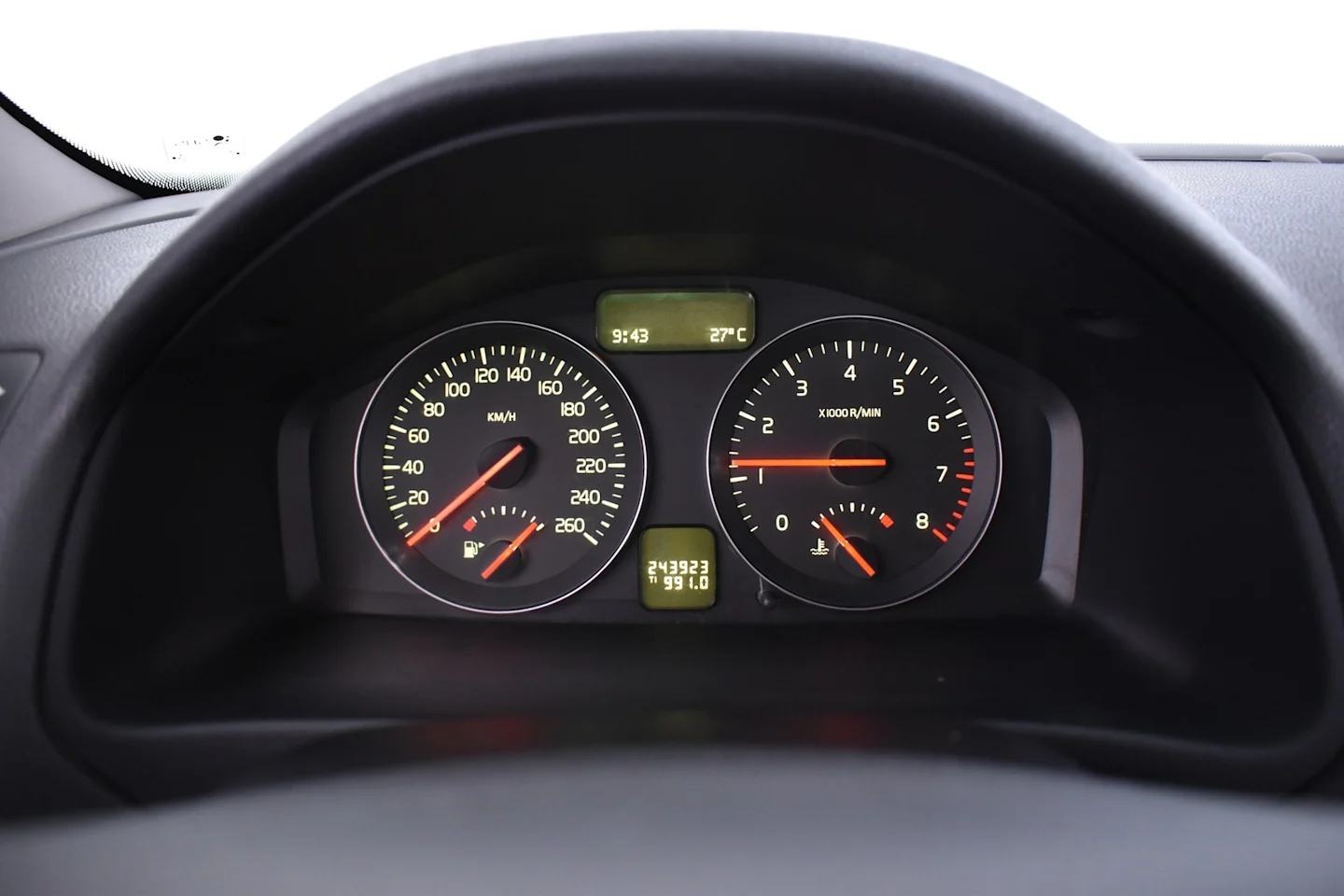 Car Image - cjaL5d8EdaRo0SfDm6rrr