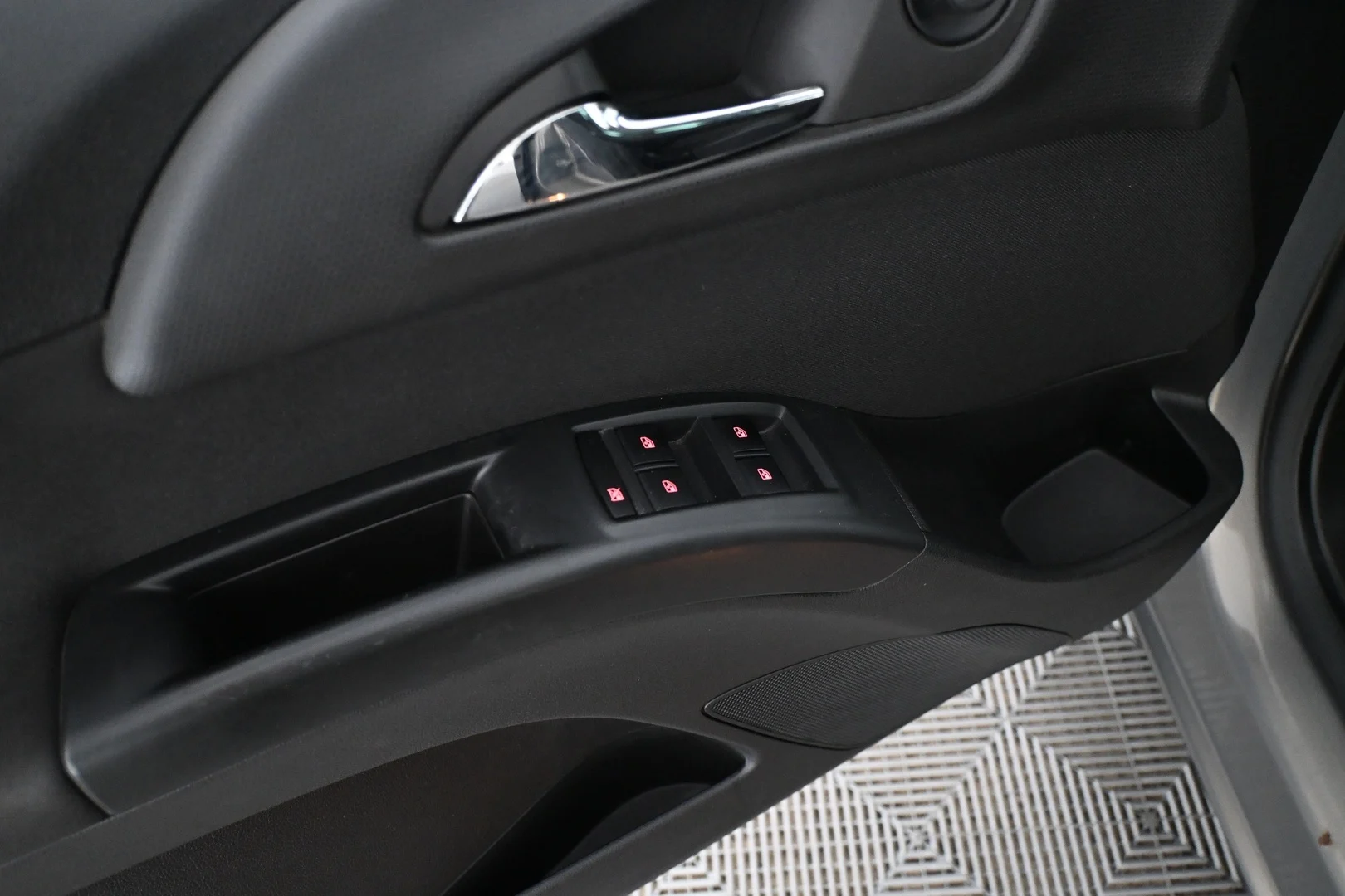 Car Image - 3ErD7zzcaAIS8fYoZ8IV4r